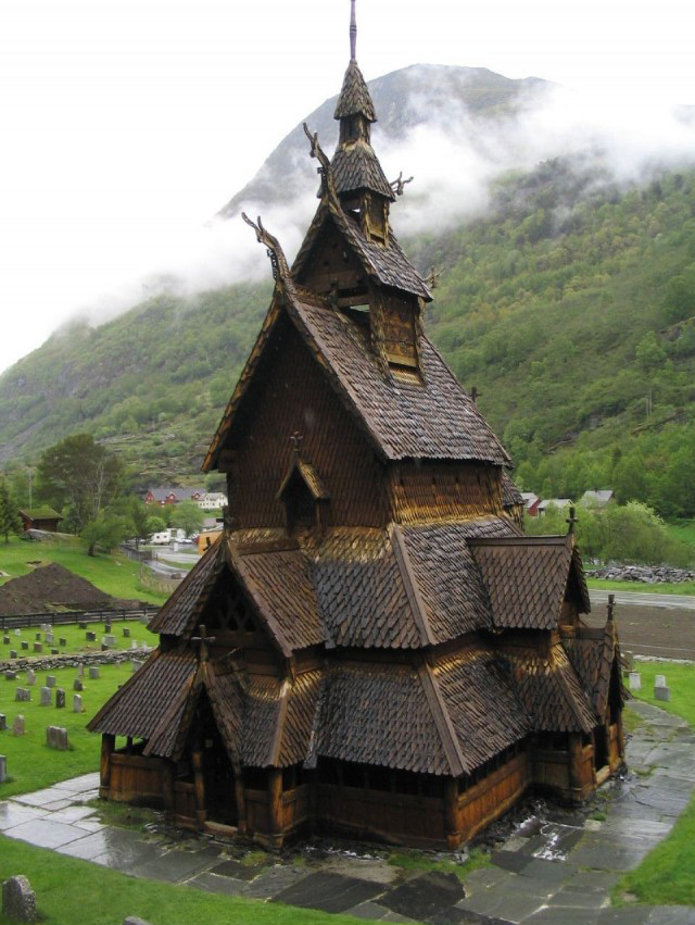 Деревянная церковь Боргунд в Новегии