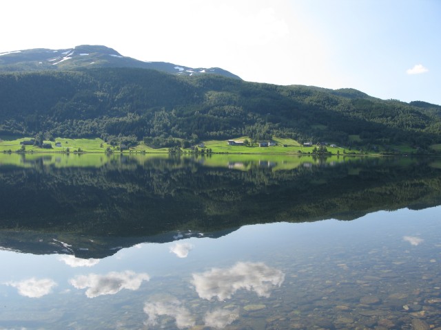 Зеркало на озере