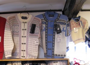 Датские шерстяные свитера (эти стоят 1900 грн)